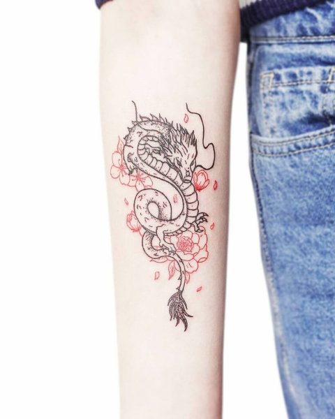 Beautiful-Chinese-Dragon-Arm-Tattoo-With-Red-Flowers 